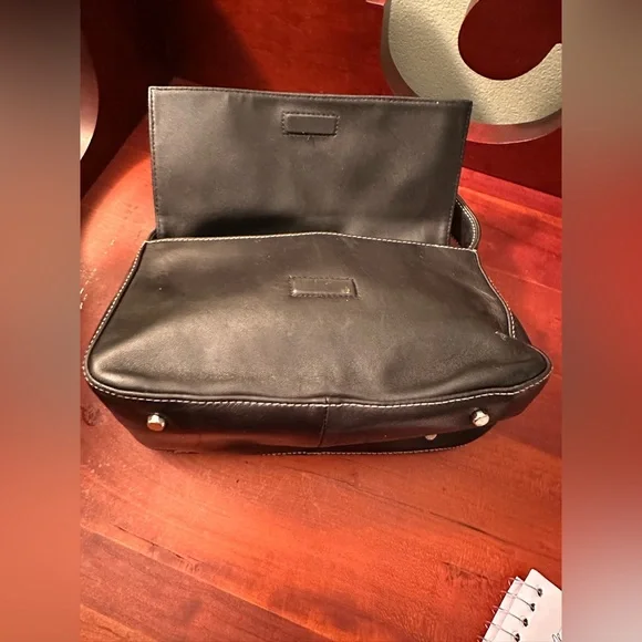 Perlina Black Small Leather Handbag - Picture 2 of 9